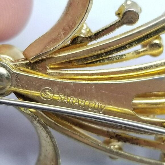 Vintage Sarah Coventry Gold Tone Rhinestone Brooch, Signed Prong Set, Estate - Picture 4 of 6